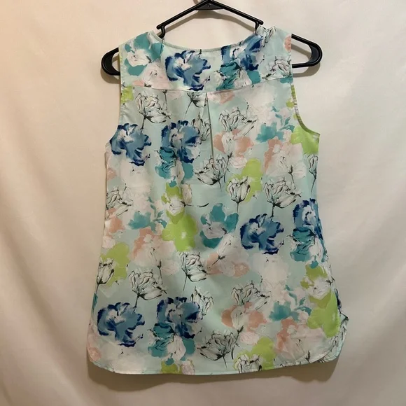 Talbots Blue/White/Flower Sleeveless Blouse, Size 2P, NWT - Picture 2 of 6